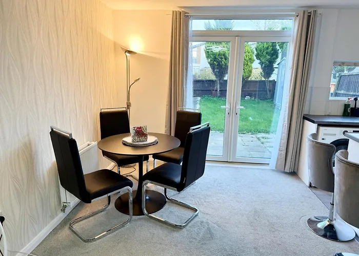 Сasa de vacaciones 3 Bedroom House With Free Parking