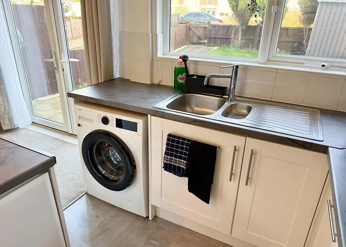 Dom wakacyjny 3 Bedroom House With Free Parking *