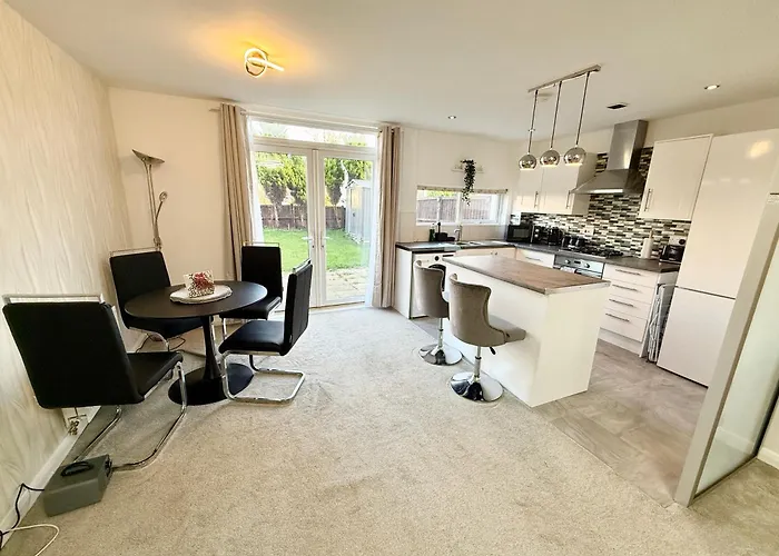 3 Bedroom House With Free Parking Prázdninový dům