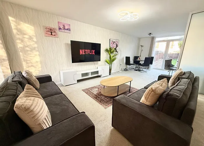 3 Bedroom House With Free Parking Dom wakacyjny *