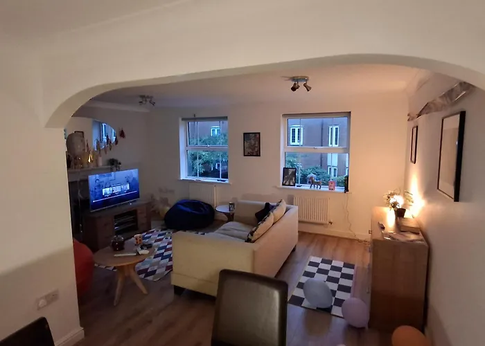 Prázdninový dům Cosy 4 Bed Townhouse *