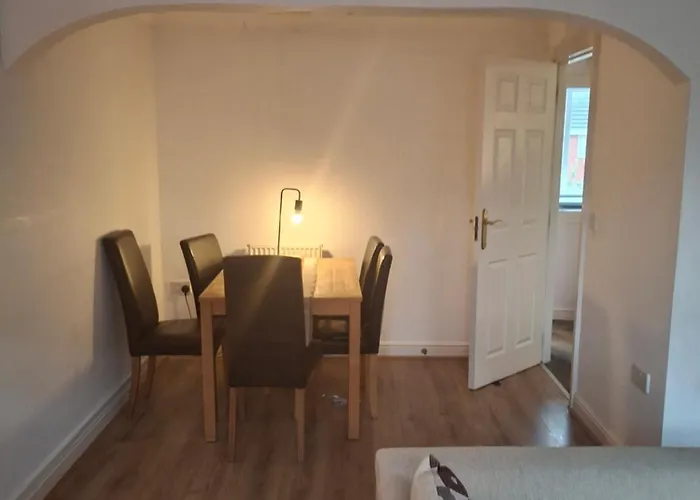 Cosy 4 Bed Townhouse 펜션