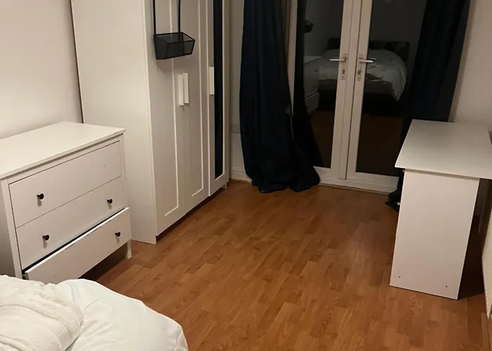 Cosy 4 Bed Townhouse *