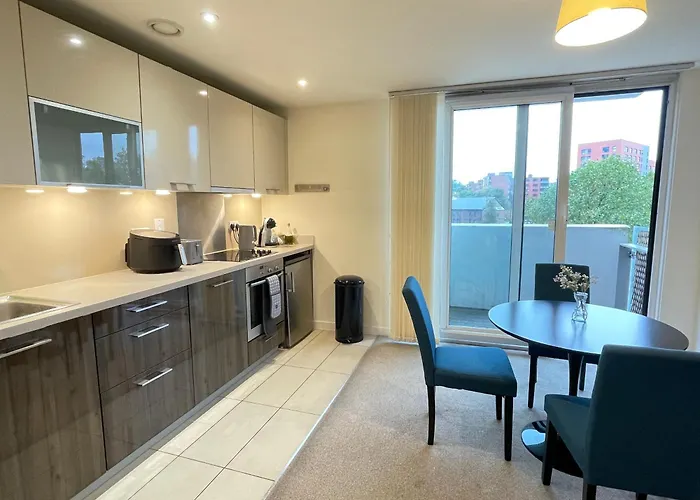 Free Private Parking - City Centre 2 Bedroom Ensuite Near Shopping & Financial Centre, Victoria Station & Ao 아파트