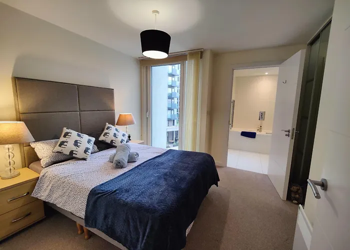 Free Private Parking - City Centre 2 Bedroom Ensuite Near Shopping & Financial Centre, Victoria Station & Ao 아파트