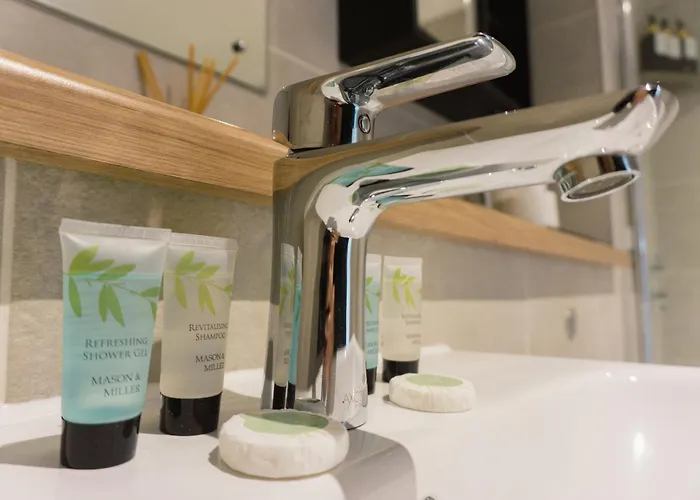 Manchester's Luxurious 2-bed Haven With Balcony - Canal Views & Proximity To United