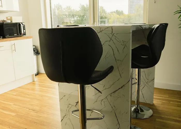 아파트 Manchester's Luxurious 2-bed Haven With Balcony - Canal Views & Proximity To United