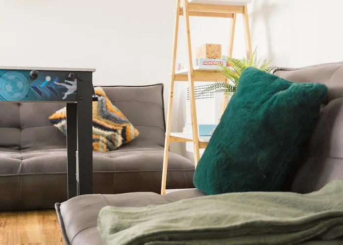 Manchester's Luxurious 2-bed Haven With Balcony - Canal Views & Proximity To United 아파트 *