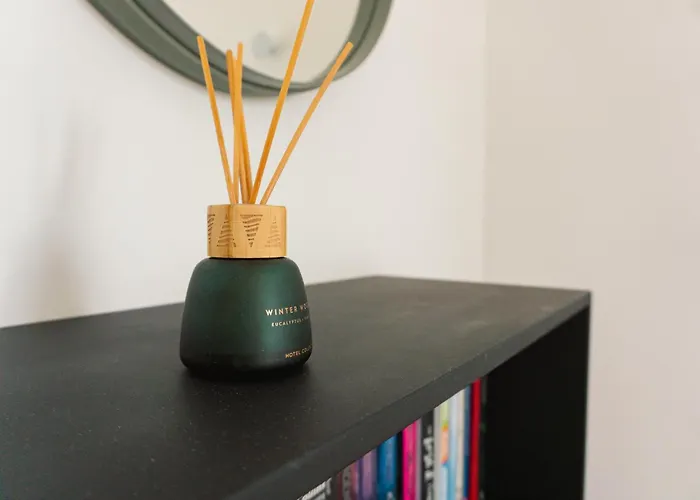 아파트 Manchester's Luxurious 2-bed Haven With Balcony - Canal Views & Proximity To United 맨체스터