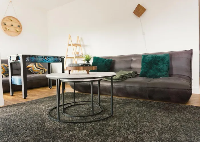 Manchester's Luxurious 2-bed Haven With Balcony - Canal Views & Proximity To United