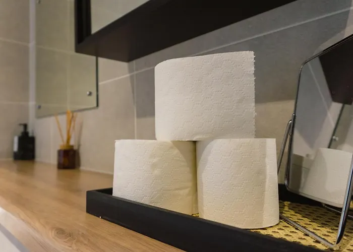 Manchester's Luxurious 2-bed Haven With Balcony - Canal Views & Proximity To United Apartament *