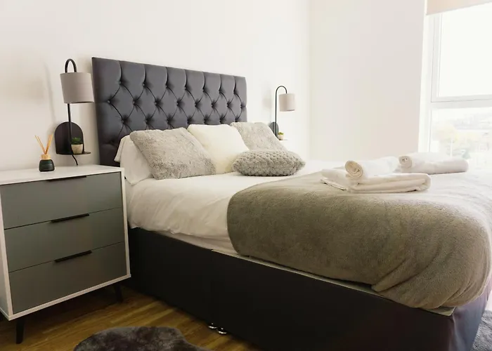 아파트 Manchester's Luxurious 2-bed Haven With Balcony - Canal Views & Proximity To United 맨체스터