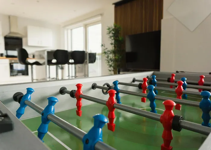 Manchester's Luxurious 2-bed Haven With Balcony - Canal Views & Proximity To United 아파트