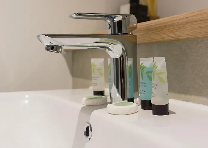 아파트 Manchester's Luxurious 2-bed Haven With Balcony - Canal Views & Proximity To United