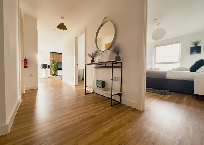 아파트 Manchester's Luxurious 2-bed Haven With Balcony - Canal Views & Proximity To United