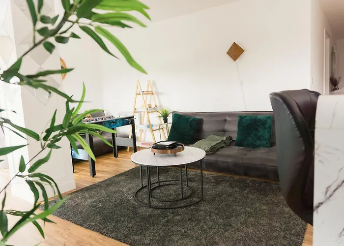 Manchester's Luxurious 2-bed Haven With Balcony - Canal Views & Proximity To United Manchester