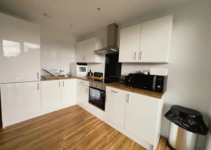 아파트 Manchester's Luxurious 2-bed Haven With Balcony - Canal Views & Proximity To United