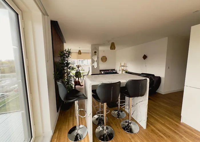 Apartament Manchester's Luxurious 2-bed Haven With Balcony - Canal Views & Proximity To United Manchester