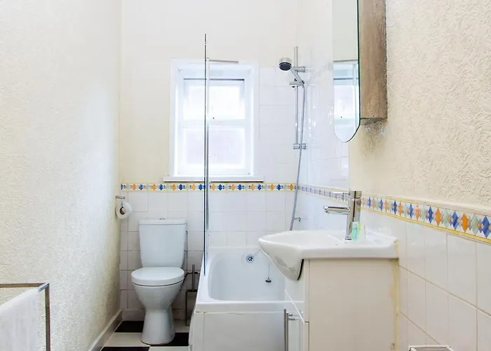 Metropolitan Charm: Stylish 2br House * Manchester