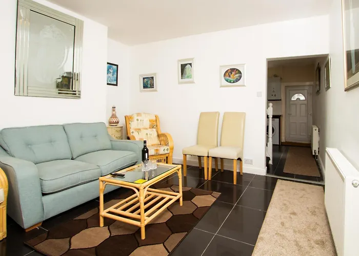 Hébergement de vacances Metropolitan Charm: Stylish 2br House *