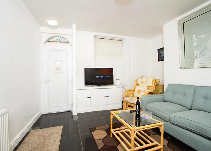 Metropolitan Charm: Stylish 2br House Prázdninový dům Manchester