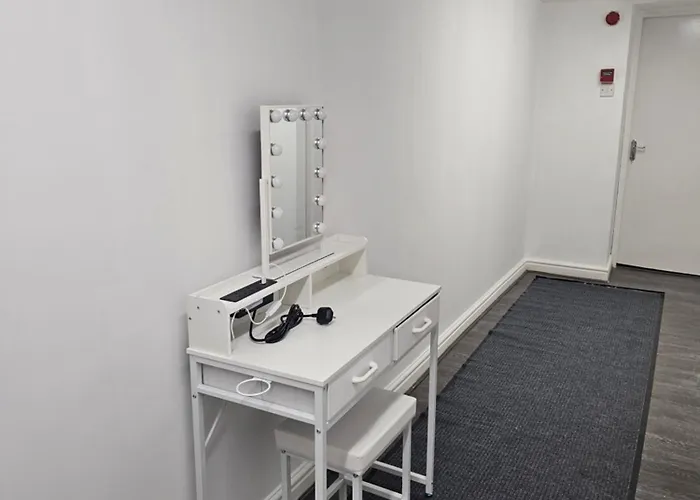 Apartment Basement Centre *