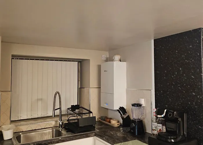 Apartment Basement Centre *