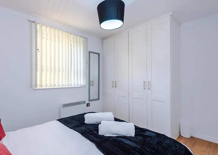 Comfy 2 Bedroom In Manchester, Pool Table And Ps4 아파트 *