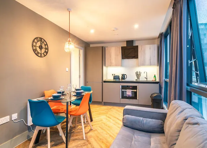 Fabulous 2 Bedroom In Centre 아파트 *