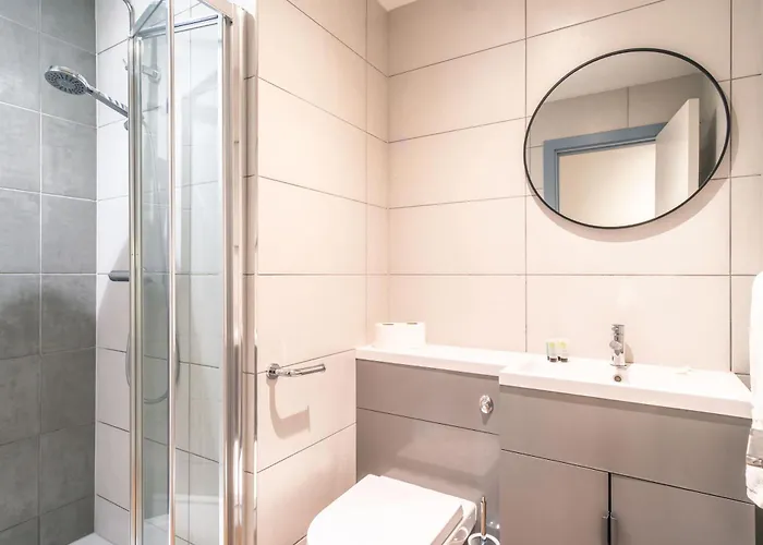 Apartment Stylish 2 Bedroom In