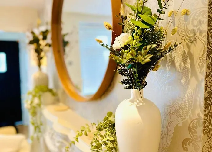 The Secret Garden Retreat With Hot Tub