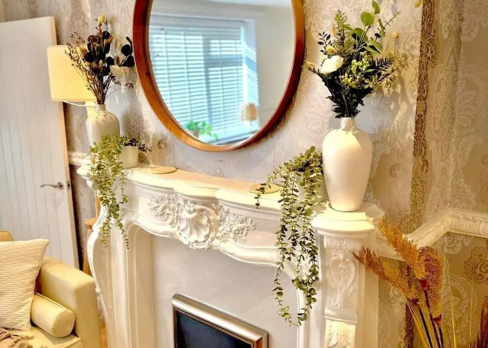 Holiday home The Secret Garden Retreat With Hot Tub *