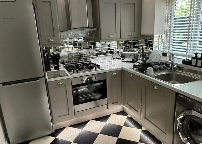 The Secret Garden Retreat With Hot Tub Prázdninový dům *