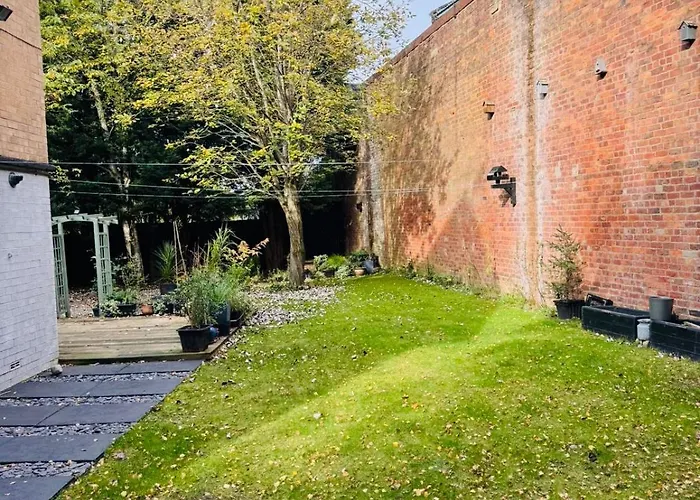 The Secret Garden Retreat With Hot Tub *