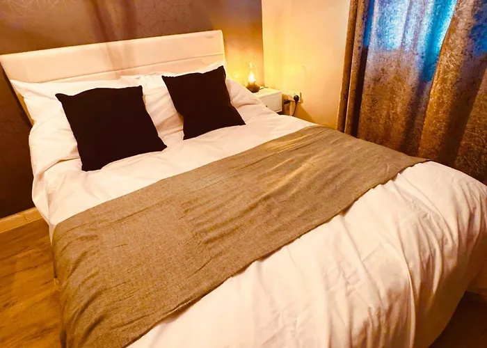 The Secret Garden Retreat With Hot Tub * Manchester