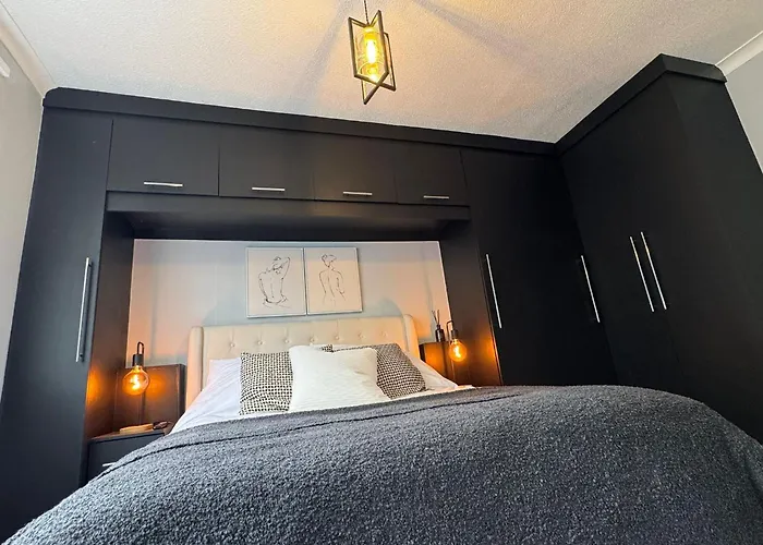 The Secret Garden Retreat With Hot Tub Holiday home *