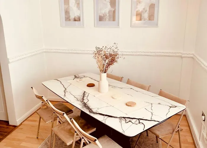 The Secret Garden Retreat With Hot Tub Holiday home