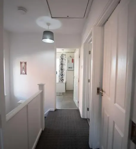 Spacious 3 Bed Airport Free Parking 아파트 맨체스터