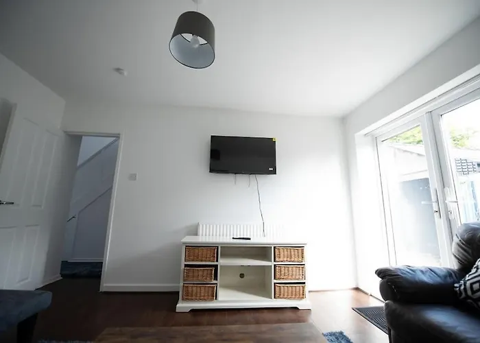 شقة Spacious 3 Bed Airport Free Parking *