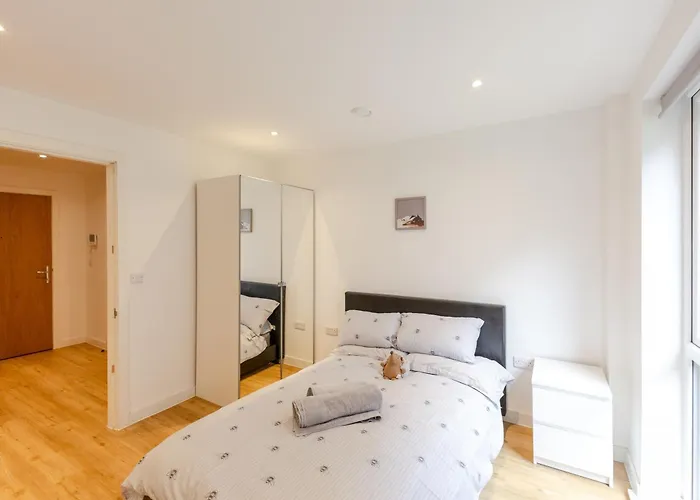 Warm 2 Bedroom 15 Min Walk To Etihad Stadium And Center