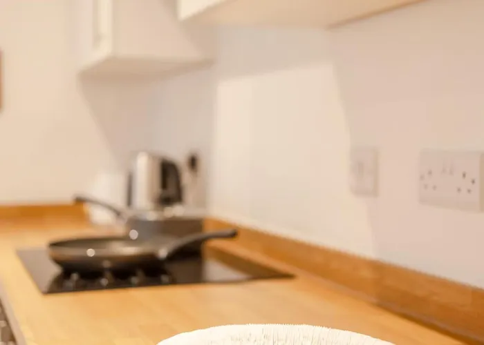 Warm 2 Bedroom 15 Min Walk To Etihad Stadium And Center דירה *