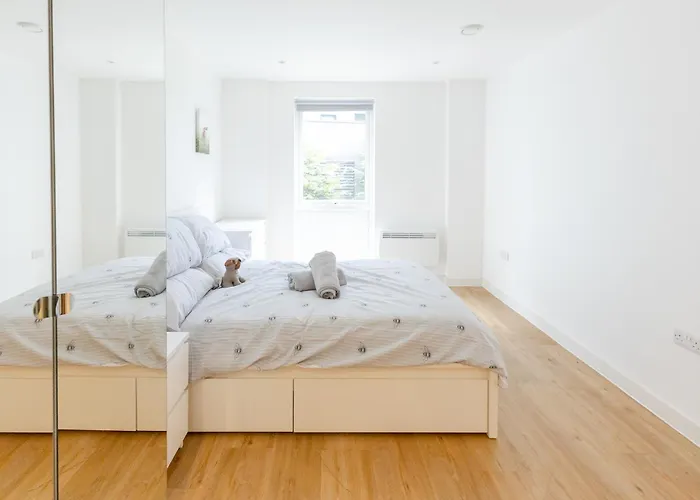 Warm 2 Bedroom 15 Min Walk To Etihad Stadium And Center *