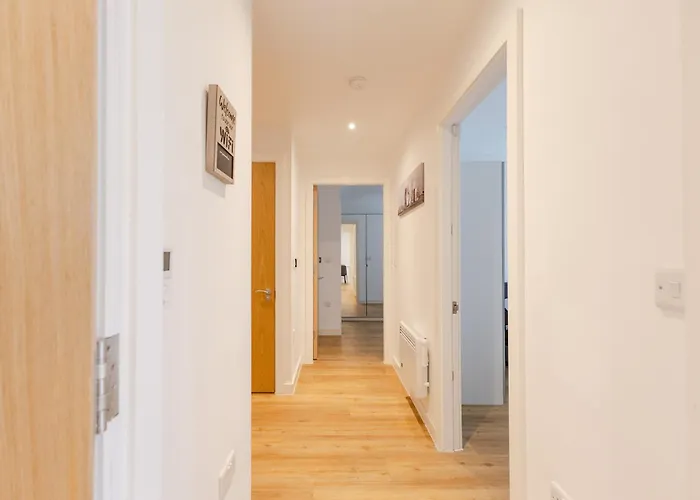 Warm 2 Bedroom 15 Min Walk To Etihad Stadium And Center