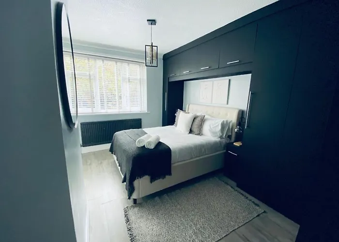 The Secret Garden Retreat With Hot Tub Manchester