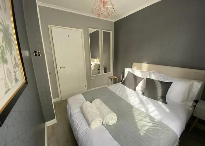 The Secret Garden Retreat With Hot Tub Holiday home *