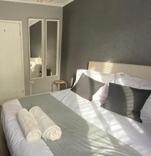 The Secret Garden Retreat With Hot Tub *