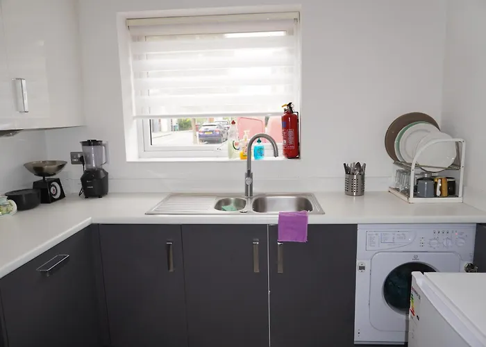 Luxury - Pick A - Free Parking & Kitchen Access, Near Etihad Stadium, The Coop Live & Piccadilly Station, Manchester