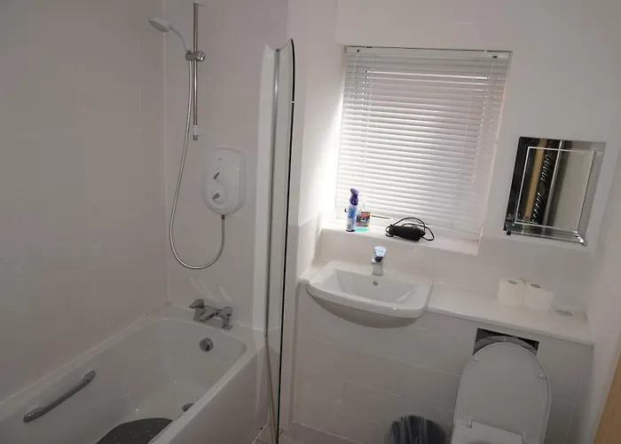 Luxury - Pick A - Free Parking & Kitchen Access, Near Etihad Stadium, The Coop Live & Piccadilly Station, 民宿 *