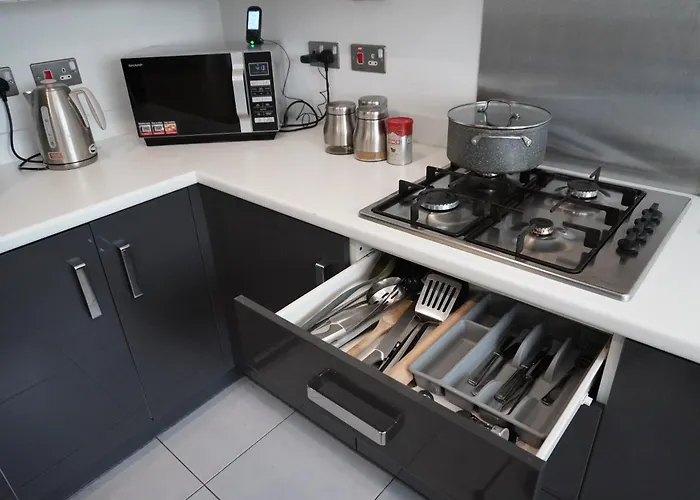 Luxury - Pick A - Free Parking & Kitchen Access, Near Etihad Stadium, The Coop Live & Piccadilly Station, 民宿 曼彻斯特