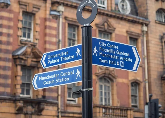 Trafford Duplex With Shop At Base - Pass The Keys Manchester